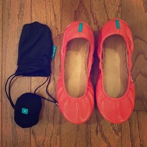 Poppy Tieks, size 7